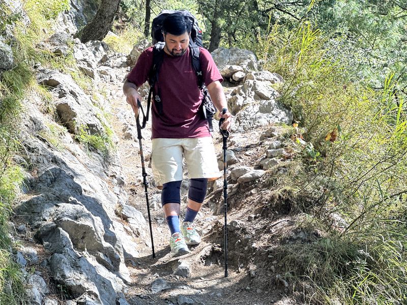 A comfortable knee support during hiking downhill