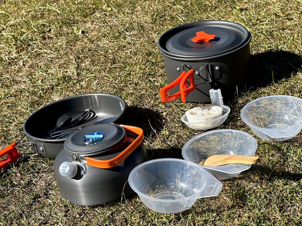 Cook set on the ground in outdoor
