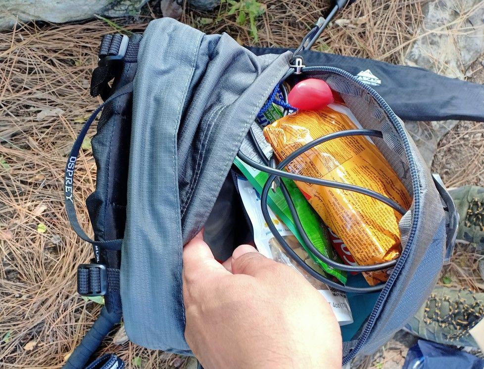 Osprey Talon 22 Daypack : Packing hiking gears on trail