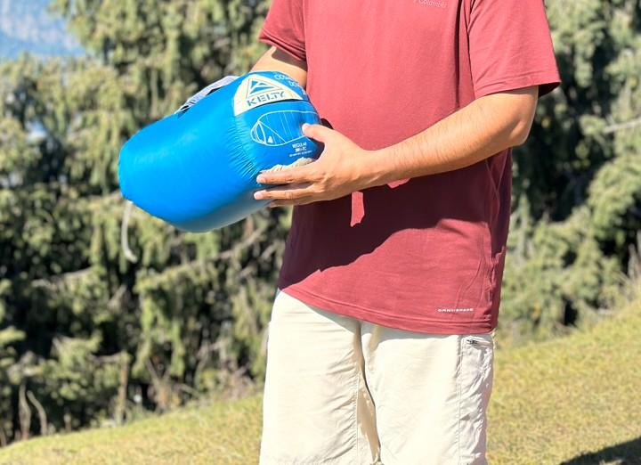 kelty cosmic 20 550f down sleeping bag  (packed in stuff sack)