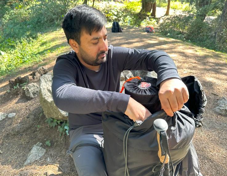 Backpacking backpack - Adjusting on the trail